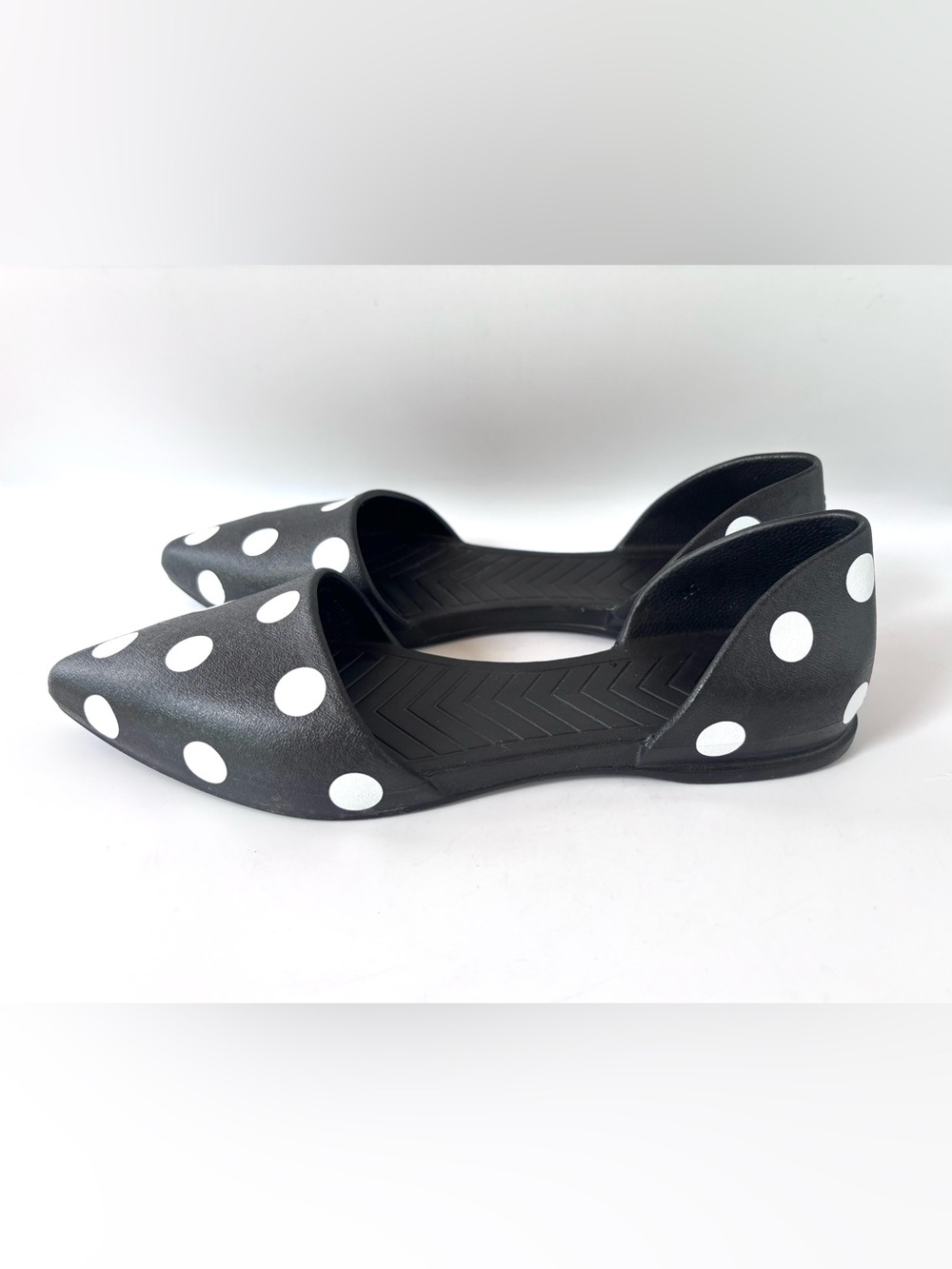 Native Audrey Shoes Pointed Toe Flats in Black with White Polka Dots Size 7 EUC